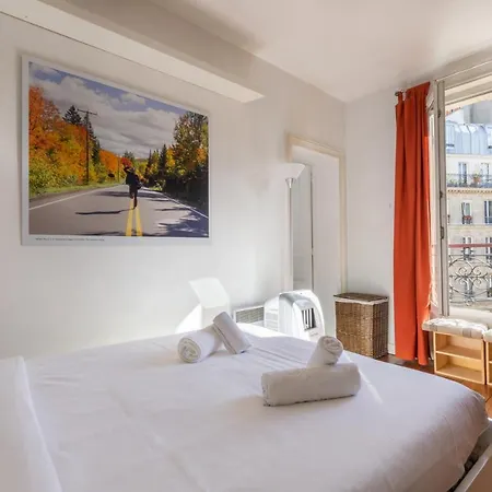 Veeve - Authentic Charm In The 18th Appartamento