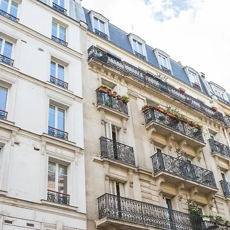 Veeve - Authentic Charm In The 18th Paris