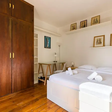 Veeve - Authentic Charm In The 18th Apartment *